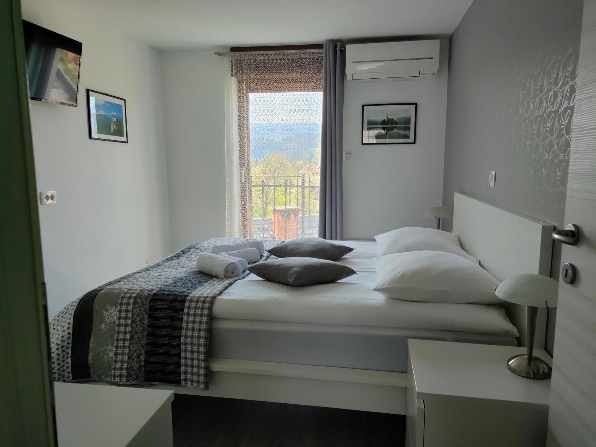 Apartments & Rooms Aleksandra ブレッド エクステリア 写真